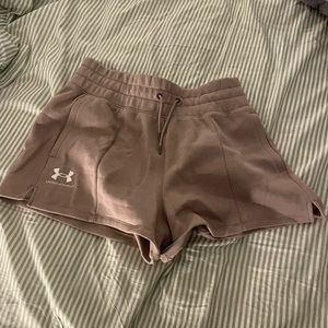BARELY WORN under armor shorts!